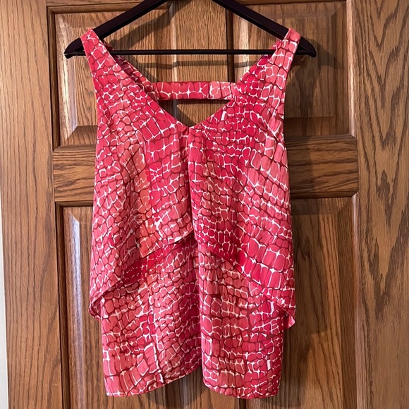 WHITE HOUSE BLACK MARKET NWOT SLEEVELESS FLOWY BLOUSE WITH OPEN BACK - Picture 2 of 10